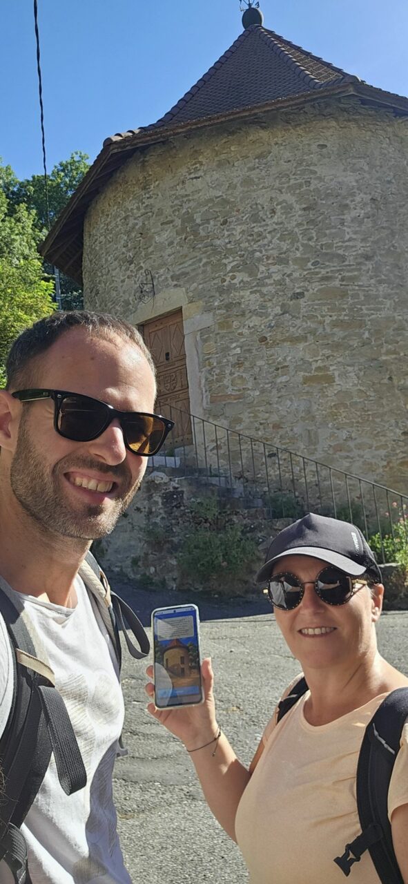 Geogaming de Cessieu devant la tour de l'Horloge